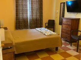 Departamento ampliio y centrico 2 habitaciones con balcon