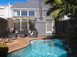 2BR Montrose Aquatic Dream House, Downtown, Medical Center