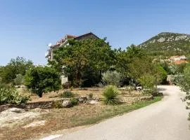 3 Bedroom Awesome Apartment In Zaton Doli