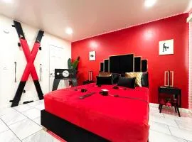 Luxury Lovers Escape Hot Tub & Fantasy Suite