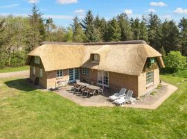 14 person holiday home in Ulfborg，位于乌尔夫堡的酒店