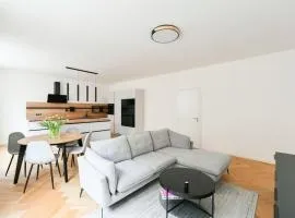 Minimalist Comfort Apartment near City Center