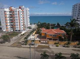 Departamento excelente vista y ubicación en Tonsupa，位于通苏帕的酒店