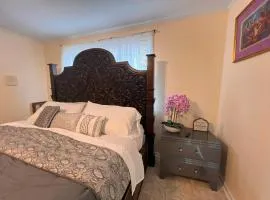 Private Guest Room 5 Min and less from FAMU, FSU, Downtown- TheDollHouse