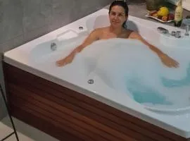 דירת נופש באכזיב עם ג'קוזי מול חוף בננה ביץ Dream Place Achziv
