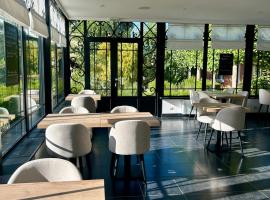 La Renaudière Hôtel & Restaurant，位于Isbergues的酒店