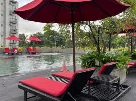 Modern 2BR Resort Apartment with Pool & Gym, Malabe