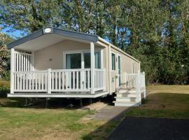 Edinburgh Seaside Retreat - Haven Seton Sands, Port Seton，位于塞顿港的酒店