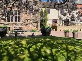 Pet Friendly Manor House Hop Kiln