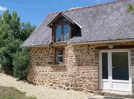 Bleu - 3 star small gite with hot tub and heated pool