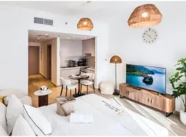 Marina Breeze Studio - Stylish Waterfront Stay on Yas Island Near Yas Marina Circui