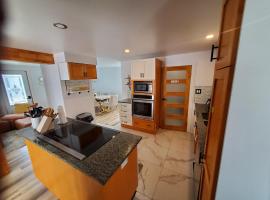 Beautiful Newly Renovated House，位于罗贝瓦勒的酒店