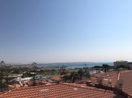 Beachside Apartment in Sidi Frej，位于Staoueli的酒店