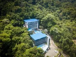 El Faro Containers Beach Hotel