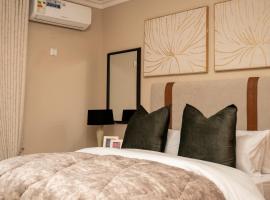 RJV Apartments, Meanwood Ibex Hill, Lusaka，位于卢萨卡的带停车场的酒店
