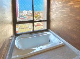 DUPLEX com Hidromassagem total de 02 QUARTOS e Vista MAR，位于阿拉卡茹的带热水浴缸的酒店