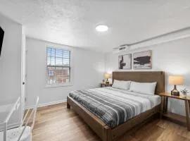 Bloomfield Pittsburgh H Stylish Cozy Private Bedroom, Shared Bathroom, with Free Parking
