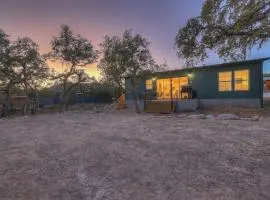 Serene Guadalupe River Getaway-River Access!