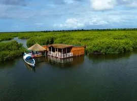 Maison flottante SWEET MALBALY - chambre double - vue imprenable sur mer- iles du saloum