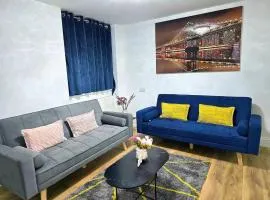 Hertfordshire - Stylish 6BR Retreat, 3 Parking