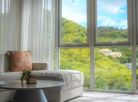 New 2 Bedroom Condo with Ocean Views，位于Bolans的酒店
