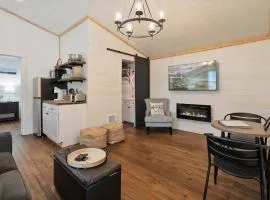 Hidden Gem Cabin in Hungry Horse, Firepit, Close to Glacier