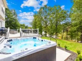 Hot Tub, Office, Gas Firepit, and Peaceful!
