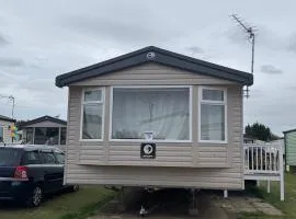 3 bedroom Caravan Manor Park Free WiFi , Linen not included , Pets stay free