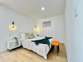 Beryl 1bdr studio in Daisy Hill-minutes to M1 highway