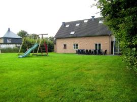 Holiday Home in Robertville with Sauna & Garden，位于罗伯特维尔的酒店