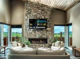 Luxury Log Home with a Hot Tub
