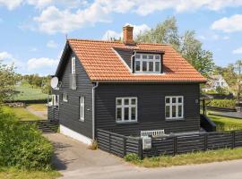 20310-Ballen-Strandvejen-8，位于Ballen的酒店