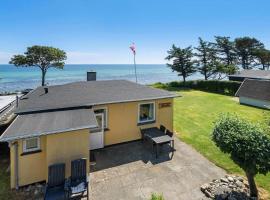 20406-Samso-Strandskoven-37，位于Ballen的酒店