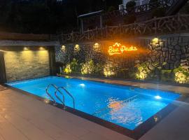 Blue Peaks Holidays Swimming Pool Cottage Munnar，位于蒙纳的酒店