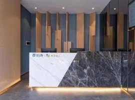 ZMAX Hotels Shenzhen Lianhuacun Metro Station