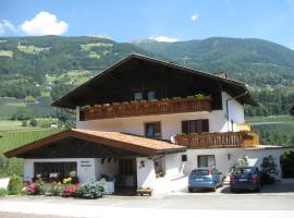 泰勒红翡膳食公寓酒店，位于里菲亚诺的酒店