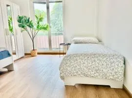 Modern 3 Bedroom Apartment with Balcony