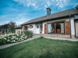 Le H&eacute;ron 28pers, Malmedy- Home cin&eacute;ma, baln&eacute;o, sauna, jardin，位于马尔梅迪的木屋