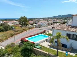 Villa con piscina by budoniaffiti