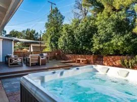 Red Rock Retreat with Amazing Patio and Hot Tub for family