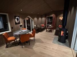 Cozy little cottage for rent in Oppheim，位于奥尔的酒店