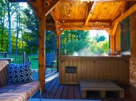 Hot TubIce Castles, Skiing, Church Landing 5 min