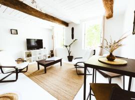 Joli 2P - Piscine & Parking，位于巴尔日蒙的酒店