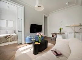 LA PERLE French-style Suite in the heart of Warsaw, wine & breakfast & premium service