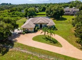Private, Island Oases w Heated Pool & ahhh the spa!!