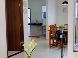 Viver de Temporada Canind&eacute;- 10 Minutos de Piranhas- pr&oacute;ximo aos principais pontos tur&iacute;sticos- vinho gr&aacute;tis e garagem para 3 carros，位于卡宁德圣弗朗西斯科的别墅