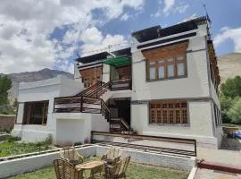 Labrang Home Stay
