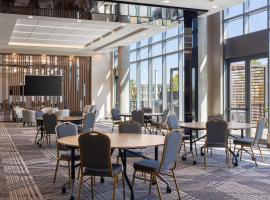 Staybridge Suites Montreal Airport - St-Laurent by IHG，位于蒙特利尔的酒店