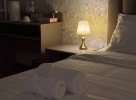 Hotel 002，位于奥什的酒店