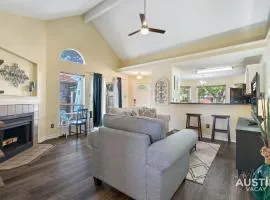 Fenced Yard 2BR 1BA 10m to Domain Near Downtown Pets OK by AUSTIN VACAY